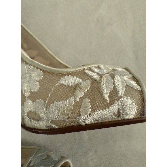 Betsey Johnson Adley Embroidered Evening Bridal Wedding Pumps Size 7.5 Ivory - Picture 13 of 16